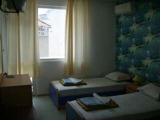 Отель Hotel Pasians Поморие Двухместный номер с 2 отдельными кроватями и балконом-4